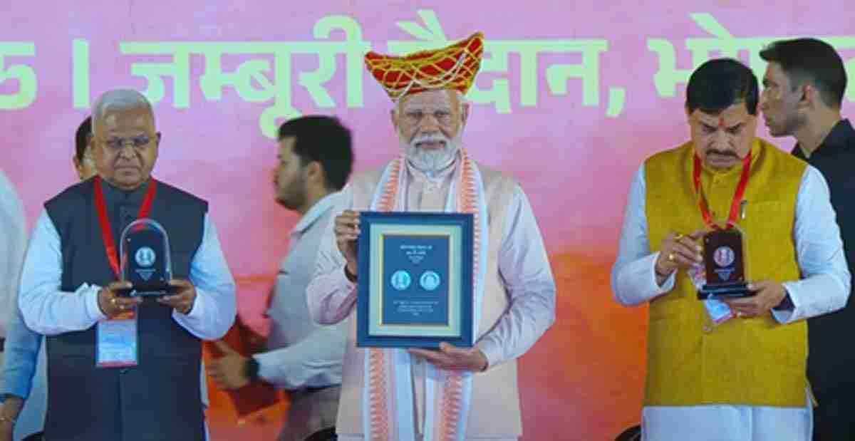 PM Narendra Modi推出了特殊卢比的300枚硬币，以纪念Lokmata Devi Ahilyabai Holkar诞辰300周年