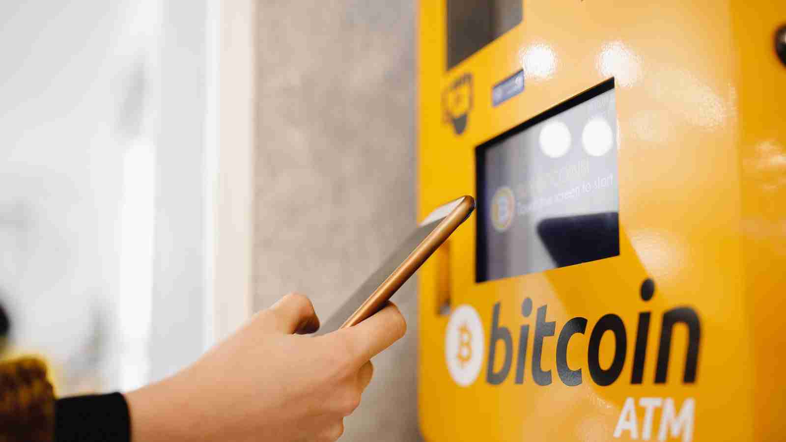 雅典娜比特币和加密ATMS：骗局镇压和转售股票？